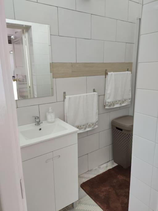 Rua De Baixo Apartments Calheta  エクステリア 写真